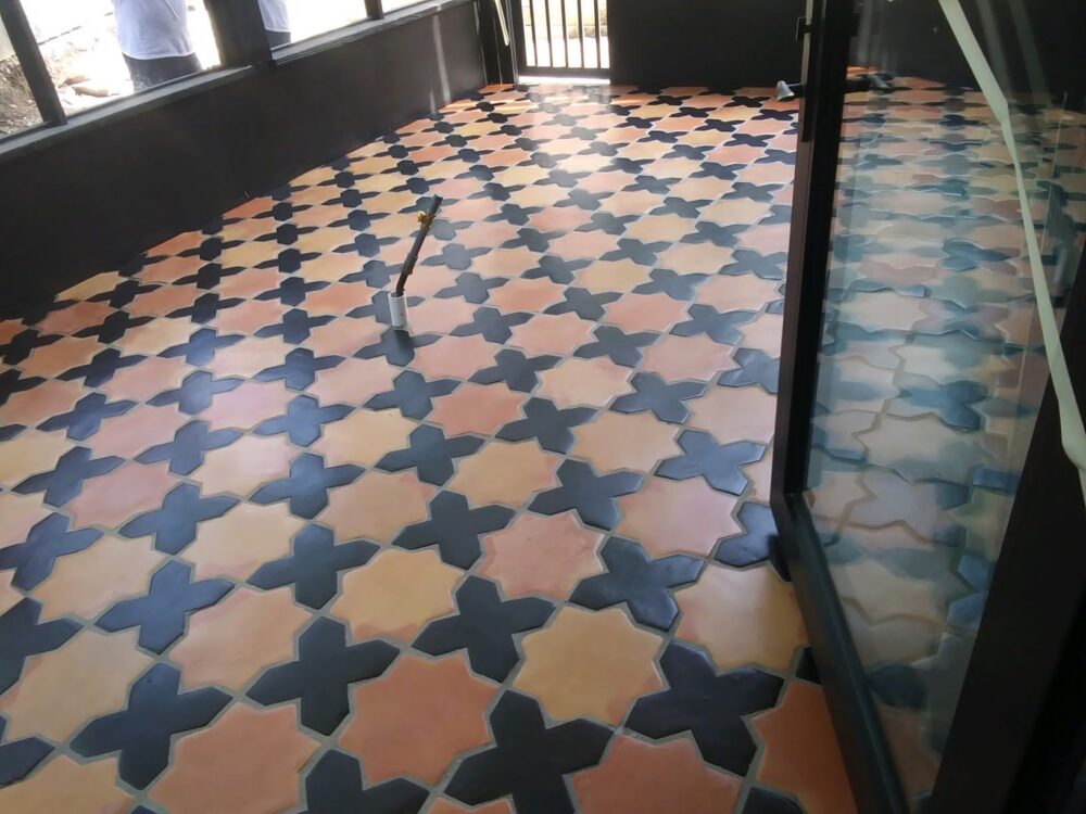 star cross tile pattern